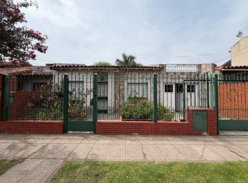 Casa · 120m² · 4 Ambientes · 2 Cocheras · Venta Casa 4 Amb - Villa Tesei - Excelente Zona