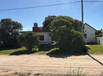 Casa · 120m² · 6 Ambientes · 2 Viviendas y Galpon a 150 m de La Playa