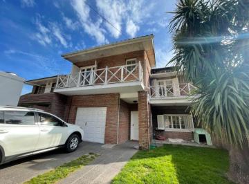 Casa · 238m² · 5 Ambientes · 1 Cochera · Venta Casa 5 Ambientes Zona Camet - Apta Credito