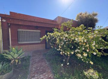 Casa · 65m² · 3 Ambientes · 1 Cochera · Venta Casa Martín Coronado 3 Amb Apto Credito