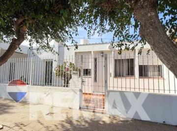 Casa · 90m² · 3 Ambientes · 1 Cochera · Barrio Roca. Casa Dos Dorm.