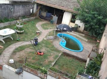 Casa · 150m² · 4 Ambientes · 1 Cochera · Casa 5 Amb. Venta Hurlingham C/ Jardin y Pileta