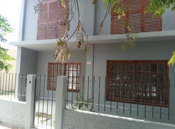 Casa · 76m² · 4 Ambientes · 3 Cocheras · Casa en Venta San Vicente Parque Amplio y Quincho
