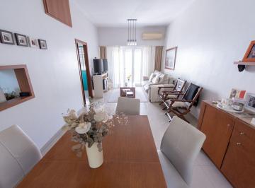 Casa · 160m² · 4 Ambientes · 1 Cochera · Casa Dos Dorm. en Venta La Plata con Patio