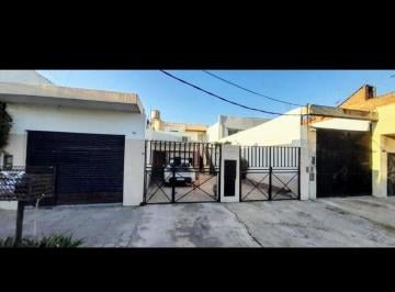 Casa · 130m² · 3 Ambientes · 2 Cocheras · Venta Casa Multifamiliar Cochera Pileta