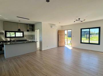 Casa · 107m² · 4 Ambientes · 1 Cochera · Casa 4 Ambientes a Estrenar San Sebastian
