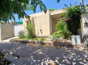 Casa · 120m² · 5 Ambientes · 1 Cochera · Venta de Casa Barrio San Eduardo Maipú - a Reciclar