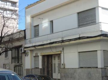 Casa · 261m² · 4 Ambientes · 1 Cochera · Gran Casa en Ubicación Estratégica en Pleno Centro