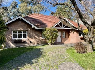 Casa · 154m² · 4 Ambientes · Muy Buena Ubicacion