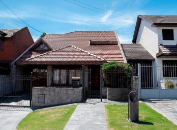 Casa · 260m² · 5 Ambientes · 1 Cochera · Venta Casa 5 Ambientes Colinas de Peralta Ramos
