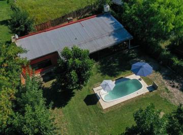 Quinta vacacional · 150m² · 1 Dormitorio · 2 Cocheras · Tu Quinta de Ensueño a Minutos de Paraná!