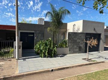 Casa · 121m² · 5 Ambientes · 1 Cochera · Vendo Casa 3 Dorm. con Garage Doble