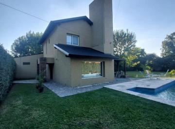 Casa · 210m² · 4 Ambientes · 1 Cochera · Venta o Permuta Casa con Pileta Pilar La Lonja