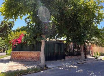 Casa · 93m² · 5 Ambientes · 1 Cochera · Venta Casa Esquina Bª Foecyt 3 Dorm.