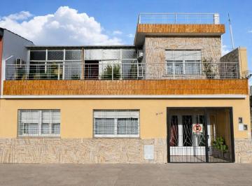Casa · 150m² · 4 Ambientes · 1 Cochera · PH Multifamiliar de 4 Amb. en Ramos Mejia
