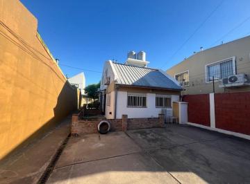 Casa · 100m² · 4 Ambientes · Venta Casa Multifamiliar Moreno 323 m de Terreno