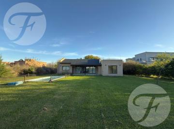 Casa · 160m² · 4 Ambientes · 2 Cocheras · Casa en Country Haras San Pablo
