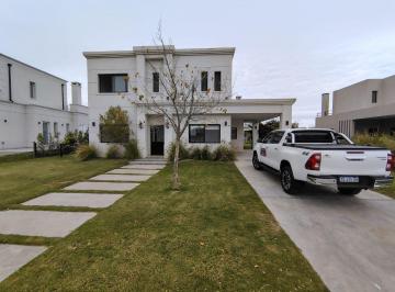 Casa de 5 ambientes, Escobar · Casa en Venta Puertos (Barrio Acacias) con 600 m² de Terreno y 5 Ambientes