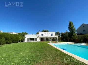 Casa · 315m² · 4 Ambientes · 6 Cocheras · Casa - Estancias del Pilar