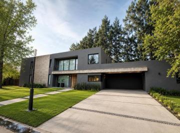Casa · 354m² · 5 Ambientes · 4 Cocheras · Casa - La Pradera I