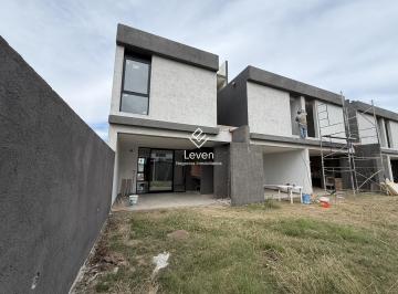 Casa · 110m² · 3 Ambientes · 2 Cocheras · Duplex Docta 2 Dorm.
