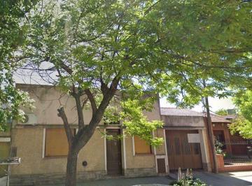 Casa · 80m² · 4 Ambientes · 1 Cochera · Casa en Venta Frente a La Cancha de Villa Mitre