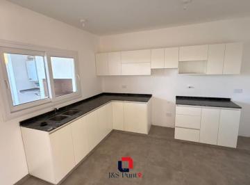Casa · 110m² · 4 Ambientes · 2 Cocheras · Duplex en Docta Av
