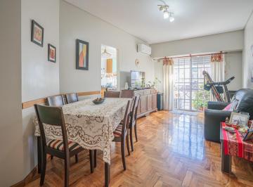 Departamento · 38m² · 2 Ambientes · Semipiso 2 Ambientes Al Contrafrente con Balcon - Mario Bravo 300