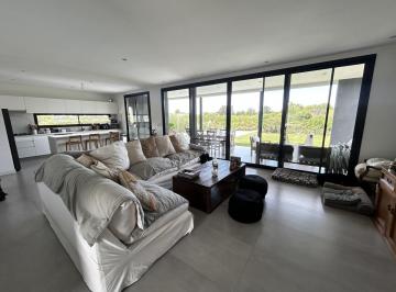 Casa · 274m² · 4 Ambientes · 2 Cocheras · Casa en Venta 4 Ambientes Jardín y Pileta en El Barrio El Canal Villanueva