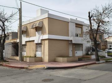 Casa · 140m² · 8 Ambientes · 1 Cochera · Venta Casa en Cerro de Las Rosas
