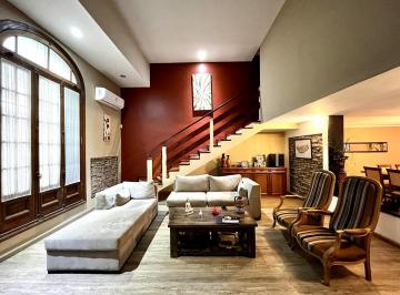 Casa · 180m² · 5 Ambientes · Casa en Venta 3 Dorm. y Terraza en Rosario - Pichincha