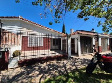 Casa · 75m² · 3 Ambientes · 1 Cochera · Venta - Casa Dos Dorm. - Barrio Cura