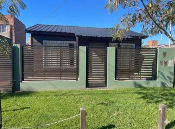 Casa · 110m² · 6 Ambientes · 2 Cocheras · Venta de 3 Casas en Block Sobre Terreno Propio