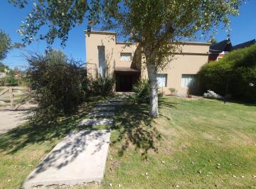 Casa de 4 ambientes, San Vicente · Hermosa y Luminosa Casa de 2 Plantas con Gran Parque y Pileta - San Vicente - Bu