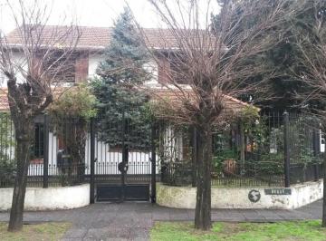 Departamento de 2 ambientes, Almirante Brown · 2 Amb en un Primer Piso por Escalera. a 1 Cuadra Pavon y a 3 de La Estación de Turdera.