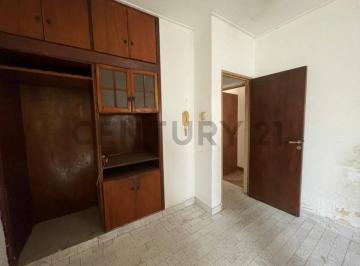 PH · 81m² · 3 Ambientes · 1 Cochera · Casa en Venta en La Plata Tipo PH a Refaccionar