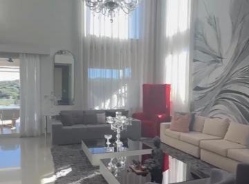Casa · 680m² · 10 Ambientes · 4 Cocheras · Residencia de Lujo en 4 Hojas Amoblada – 5 Dorm., Cava, Cine, Vista a Las Sierras y Pileta
