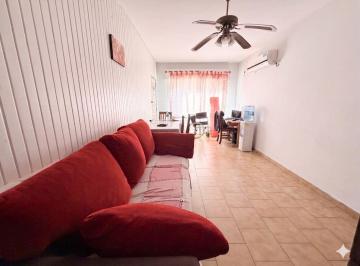 Casa · 75m² · 4 Ambientes · 4 Cocheras · Casa en Venta en Castelar 4 Ambientes con 4 Cocheras