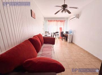 Casa · 75m² · 4 Ambientes · 4 Cocheras · Casa en Venta en Castelar 4 Ambientes con 4 Cocheras
