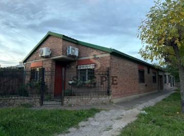 Casa · 208m² · 6 Dormitorios · 1 Cochera · Casa en Venta en Alvarez Jonte 1798, Bahia Blanca