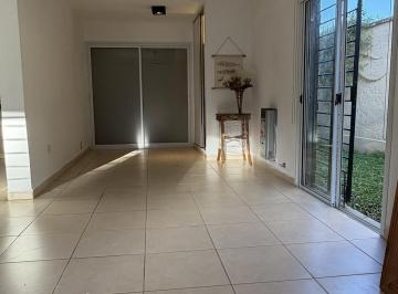 Casa · 10m² · 3 Dormitorios · 2 Cocheras · Casa en Venta en Beethoven 1700