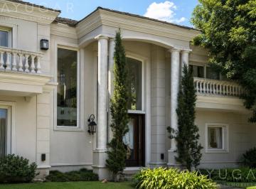 Casa · 256m² · 6 Ambientes · Venta Casa - Barrio Los Jazmines / Pilar del Este