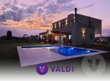 Casa · 250m² · 5 Ambientes · 5 Cocheras · Casa en Venta con Fondo a Pulmón - Barrio Cruz del Sur, Canning