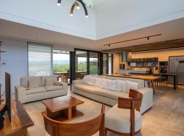 Casa · 420m² · 6 Ambientes · 2 Cocheras · Casa en Estancia El Terrón – Fondo Golf, 3 Suites y Vista a Las Sierras