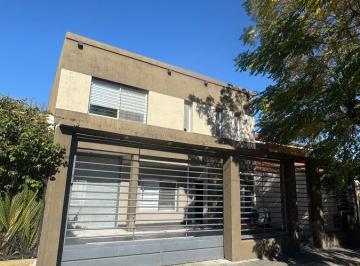 Casa de 4 ambientes, Almirante Brown · Propiedad Moderna 4 Amb con Cochera Nueva en Venta