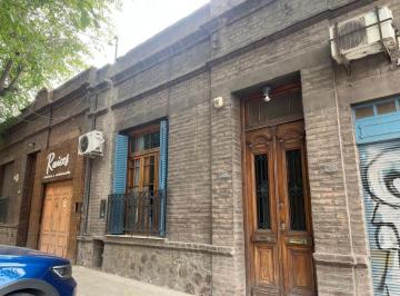 Casa de 5 ambientes, Godoy Cruz · Casa Mixta en Venta