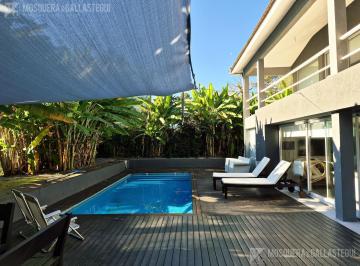 Casa · 400m² · 5 Ambientes · 4 Cocheras · Casa en Boat Center