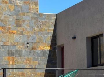 Casa · 190m² · 6 Ambientes · 2 Cocheras · Duplex en Venta - La Cuesta - Tres Dorm. - Vista Increible