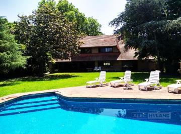 Casa · 400m² · 7 Ambientes · 2 Cocheras · Casa con 5 Dorm. y Pileta en Venta Cerca de Colegios en La Horqueta, San Isidro