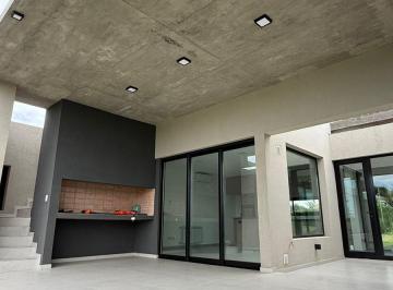 Casa · 293m² · 8 Ambientes · 3 Cocheras · Casa a Estrenar en Estancia El Terrón – 3 Dorm. en Una Planta con Terraza